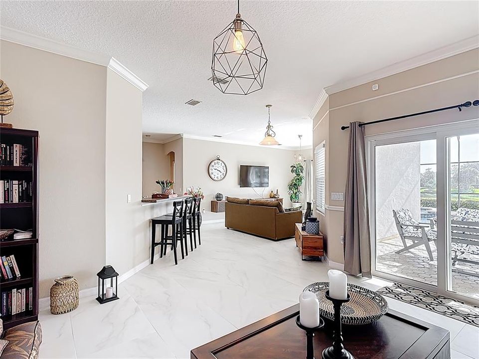 En Venta: $647,000 (4 camas, 3 baños, 2724 Pies cuadrados)