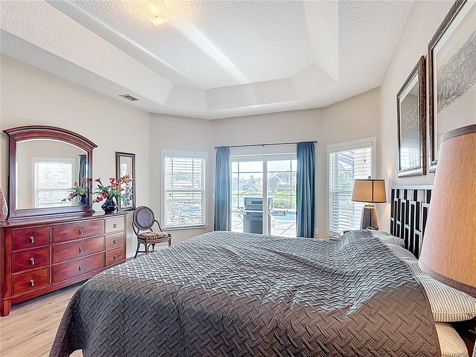 En Venta: $647,000 (4 camas, 3 baños, 2724 Pies cuadrados)