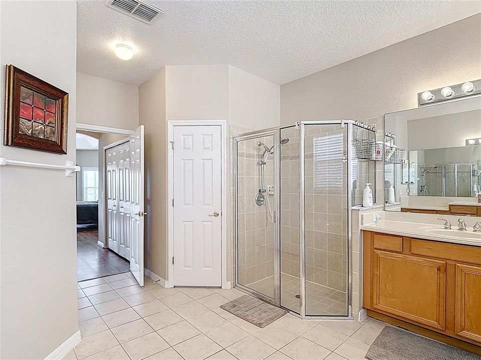 En Venta: $647,000 (4 camas, 3 baños, 2724 Pies cuadrados)