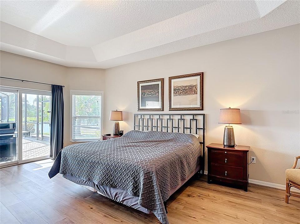 En Venta: $647,000 (4 camas, 3 baños, 2724 Pies cuadrados)