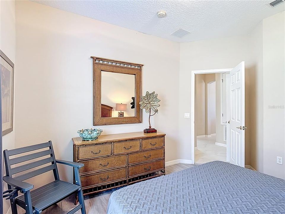 En Venta: $647,000 (4 camas, 3 baños, 2724 Pies cuadrados)