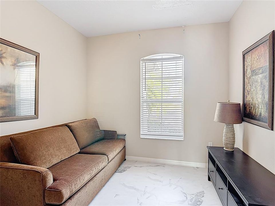 En Venta: $647,000 (4 camas, 3 baños, 2724 Pies cuadrados)