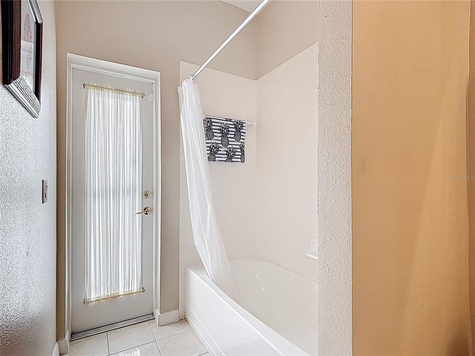 En Venta: $647,000 (4 camas, 3 baños, 2724 Pies cuadrados)