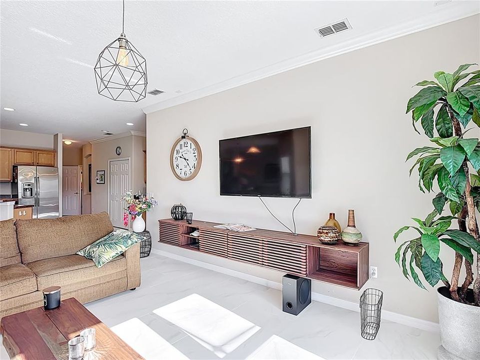 En Venta: $647,000 (4 camas, 3 baños, 2724 Pies cuadrados)