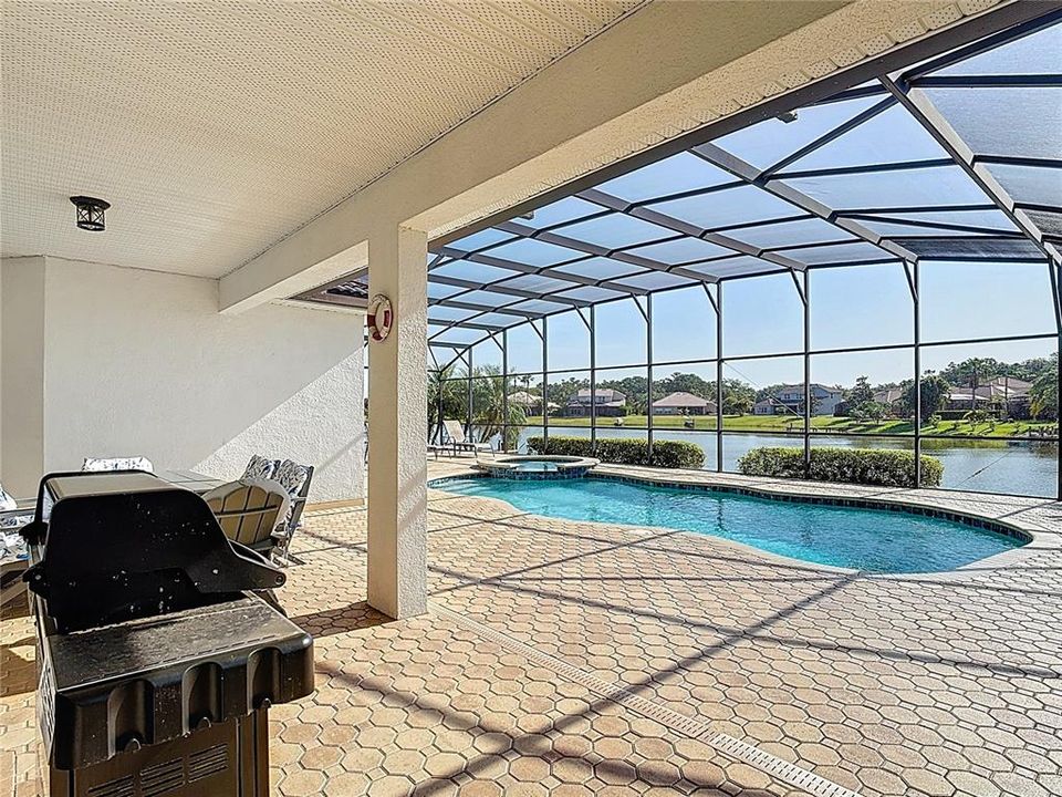 En Venta: $647,000 (4 camas, 3 baños, 2724 Pies cuadrados)