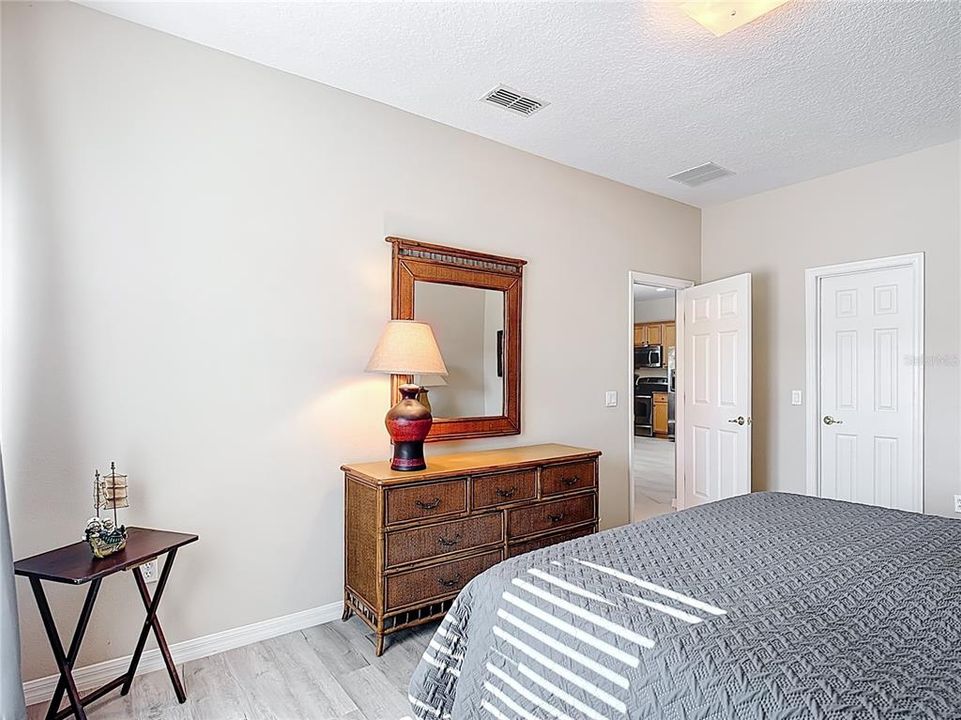 En Venta: $647,000 (4 camas, 3 baños, 2724 Pies cuadrados)