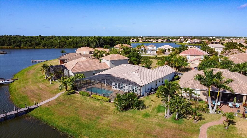 En Venta: $647,000 (4 camas, 3 baños, 2724 Pies cuadrados)