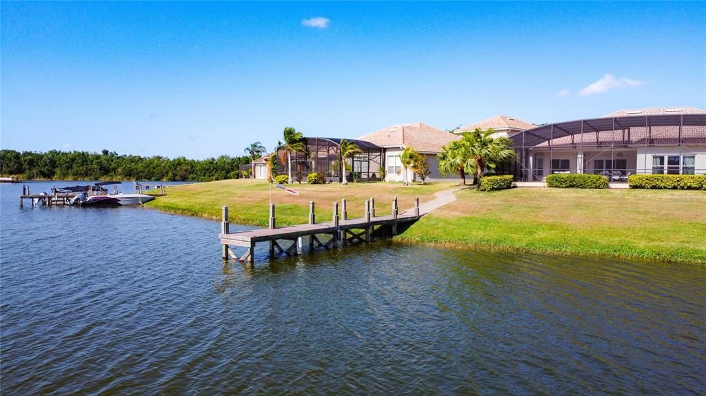 En Venta: $647,000 (4 camas, 3 baños, 2724 Pies cuadrados)