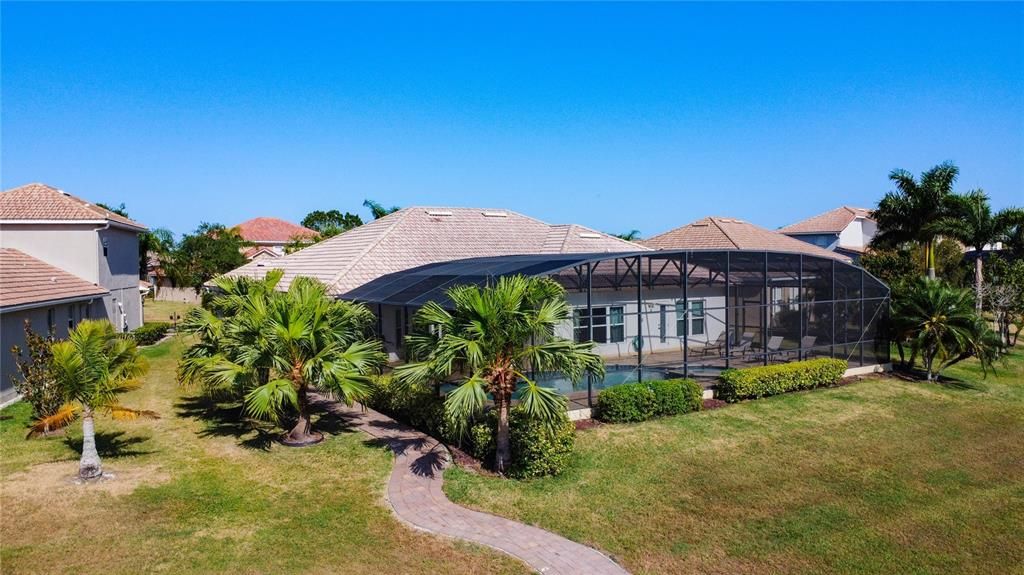 En Venta: $647,000 (4 camas, 3 baños, 2724 Pies cuadrados)