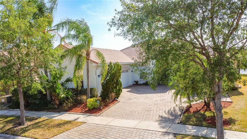 En Venta: $647,000 (4 camas, 3 baños, 2724 Pies cuadrados)