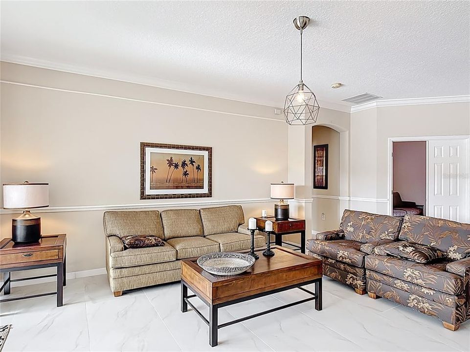 En Venta: $647,000 (4 camas, 3 baños, 2724 Pies cuadrados)