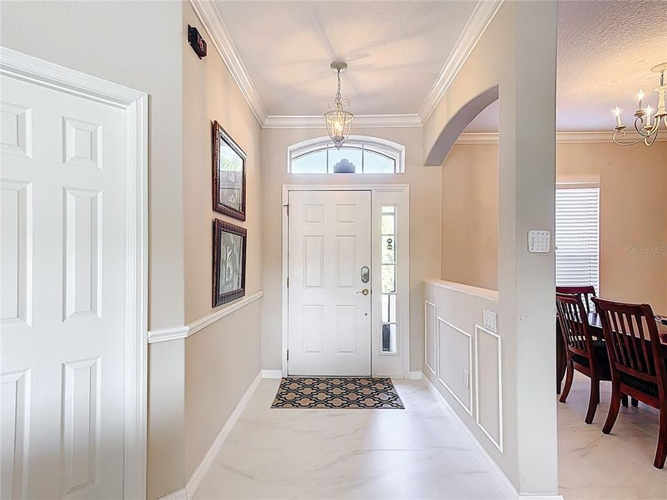 En Venta: $647,000 (4 camas, 3 baños, 2724 Pies cuadrados)