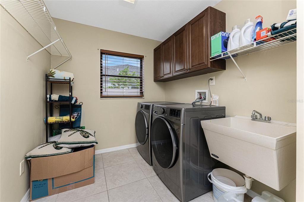 На продажу: $389,500 (3 спален, 2 ванн, 2037 Квадратных фут)