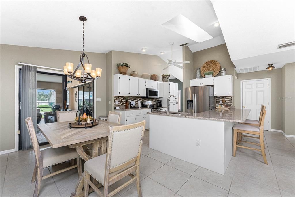 На продажу: $389,500 (3 спален, 2 ванн, 2037 Квадратных фут)