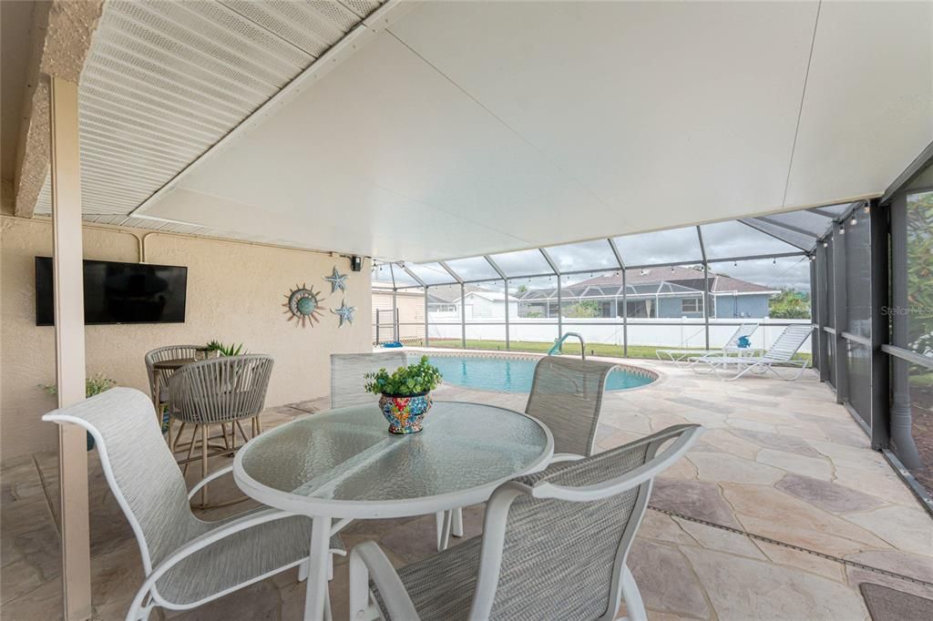 На продажу: $389,500 (3 спален, 2 ванн, 2037 Квадратных фут)