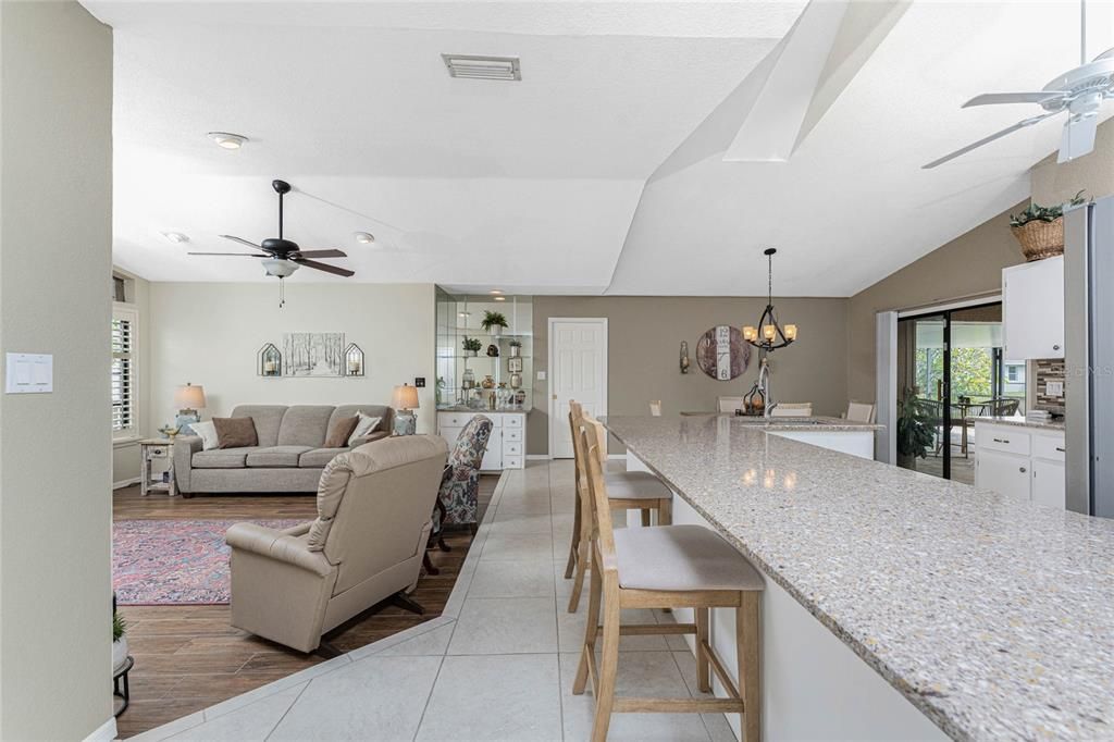 На продажу: $389,500 (3 спален, 2 ванн, 2037 Квадратных фут)