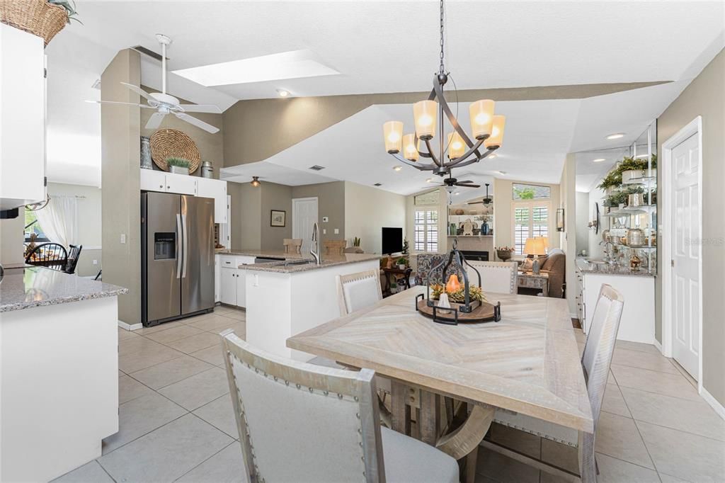 На продажу: $389,500 (3 спален, 2 ванн, 2037 Квадратных фут)