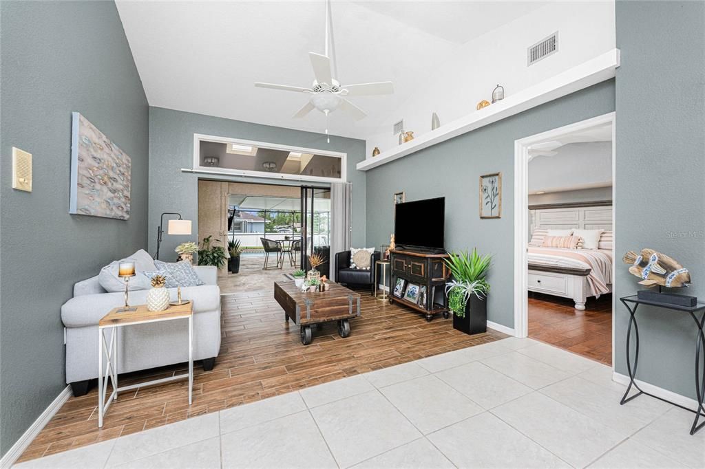 На продажу: $389,500 (3 спален, 2 ванн, 2037 Квадратных фут)