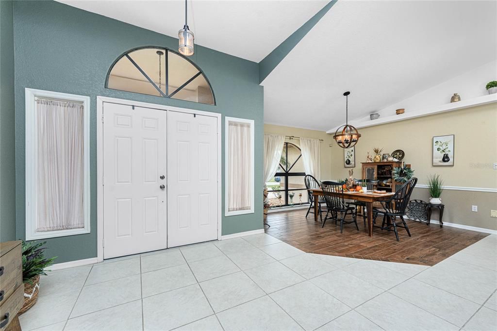 На продажу: $389,500 (3 спален, 2 ванн, 2037 Квадратных фут)