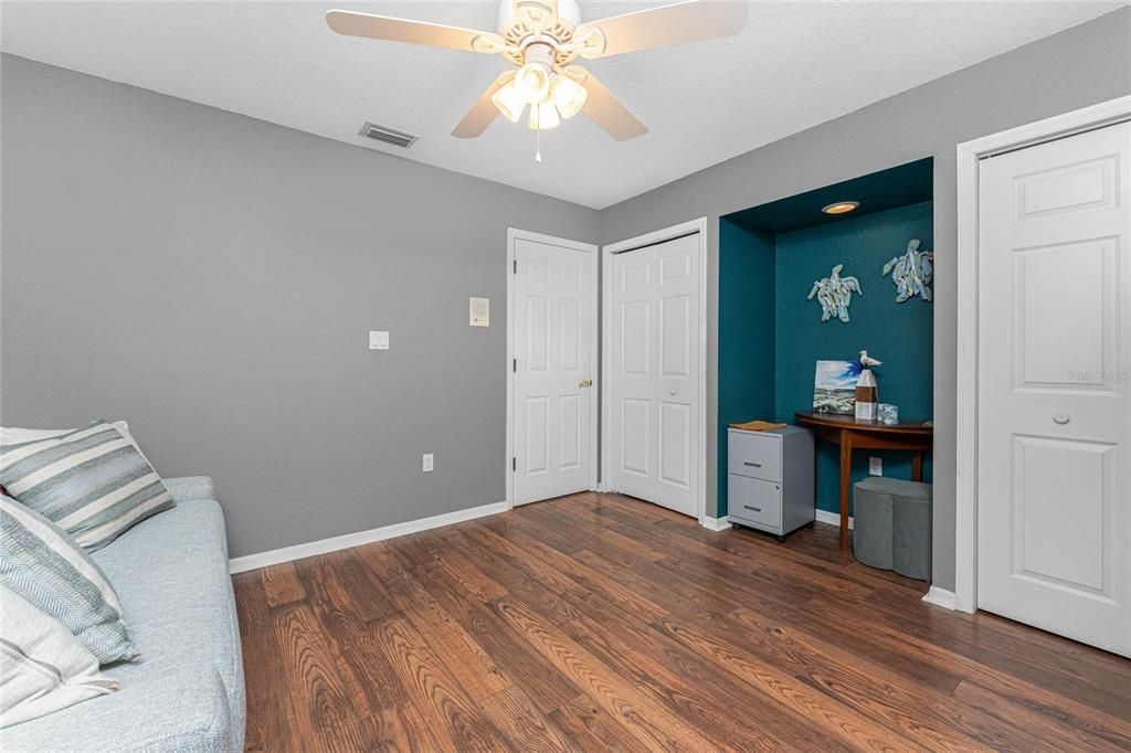 На продажу: $389,500 (3 спален, 2 ванн, 2037 Квадратных фут)