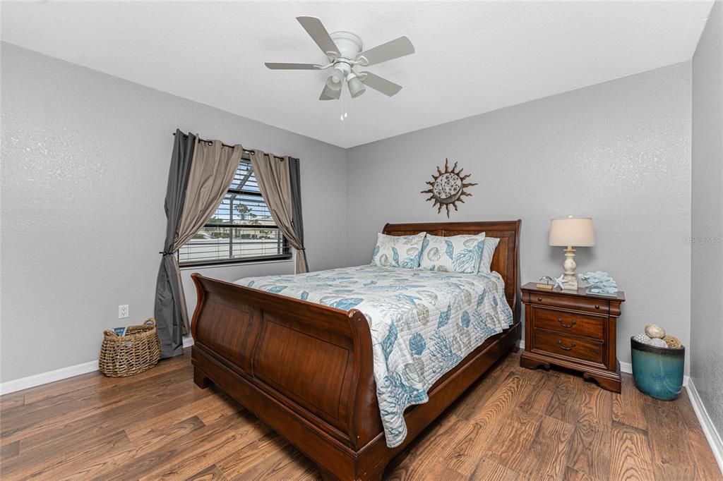 На продажу: $389,500 (3 спален, 2 ванн, 2037 Квадратных фут)