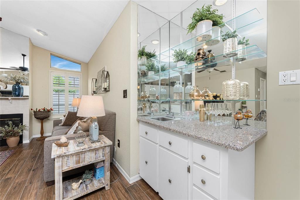 На продажу: $389,500 (3 спален, 2 ванн, 2037 Квадратных фут)