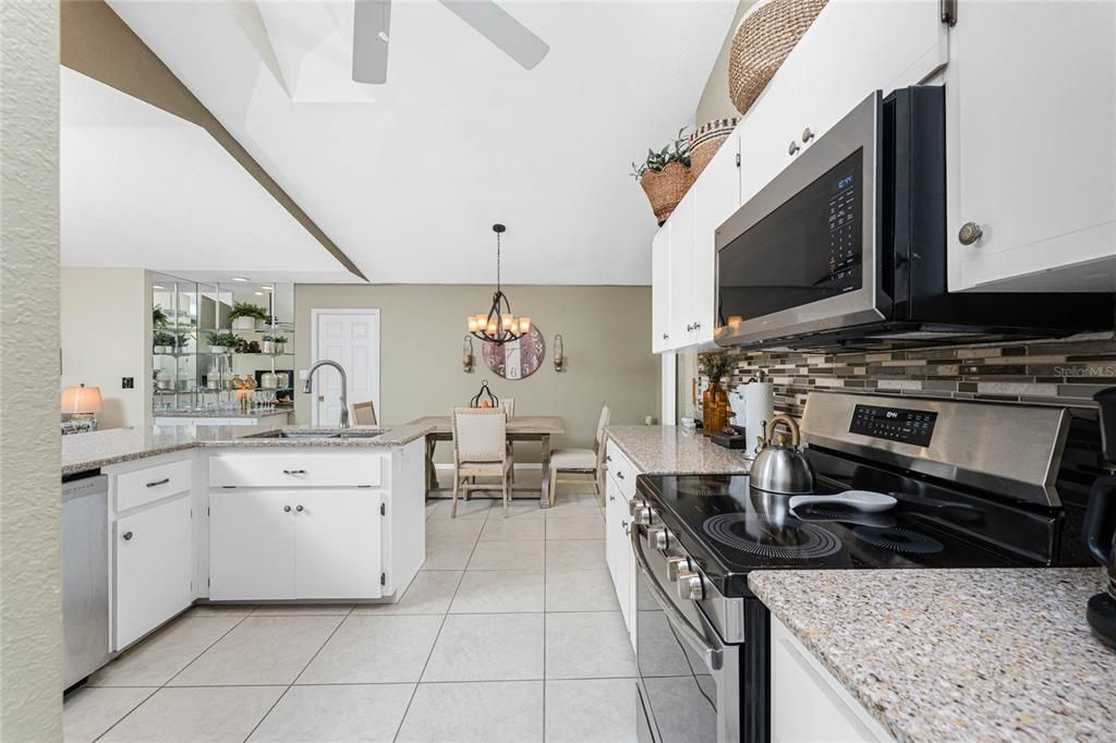 На продажу: $389,500 (3 спален, 2 ванн, 2037 Квадратных фут)