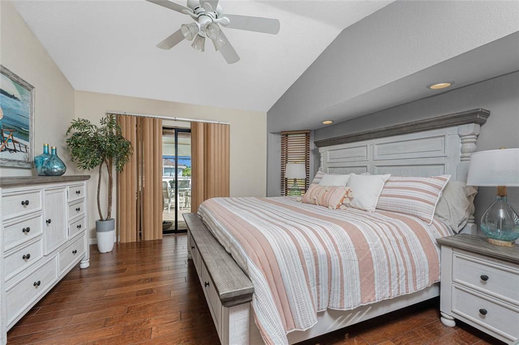 На продажу: $389,500 (3 спален, 2 ванн, 2037 Квадратных фут)