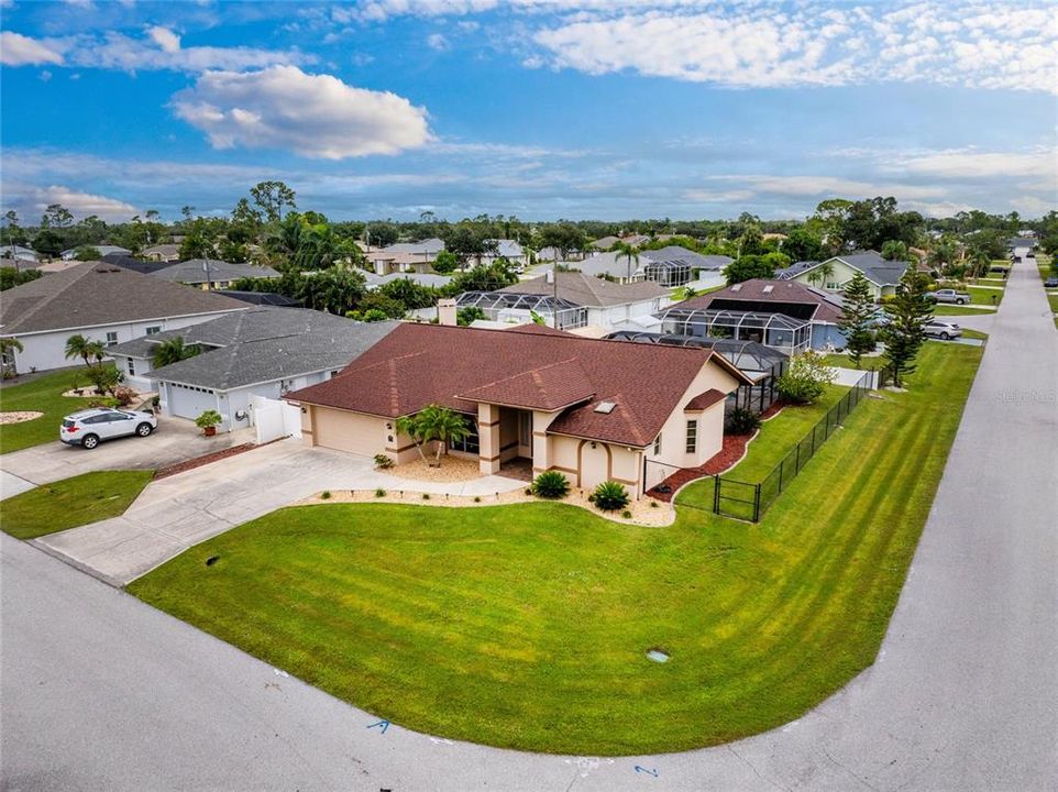 На продажу: $389,500 (3 спален, 2 ванн, 2037 Квадратных фут)