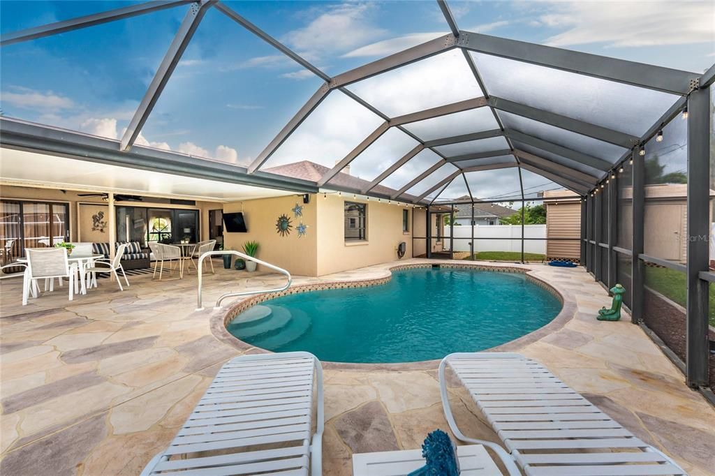 На продажу: $389,500 (3 спален, 2 ванн, 2037 Квадратных фут)