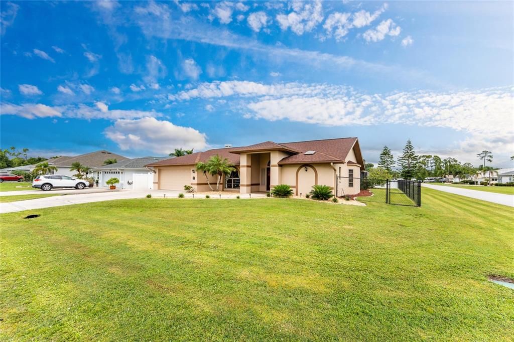 На продажу: $389,500 (3 спален, 2 ванн, 2037 Квадратных фут)