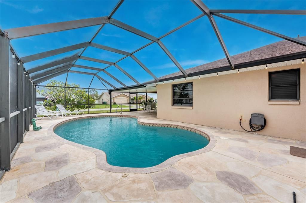 На продажу: $389,500 (3 спален, 2 ванн, 2037 Квадратных фут)