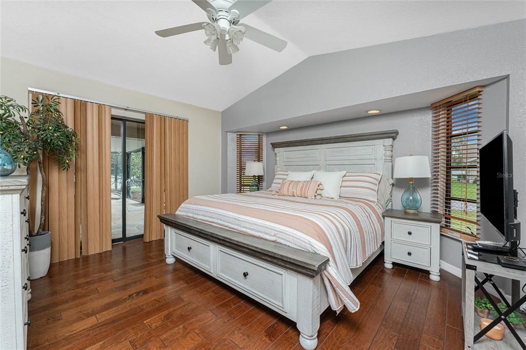 На продажу: $389,500 (3 спален, 2 ванн, 2037 Квадратных фут)