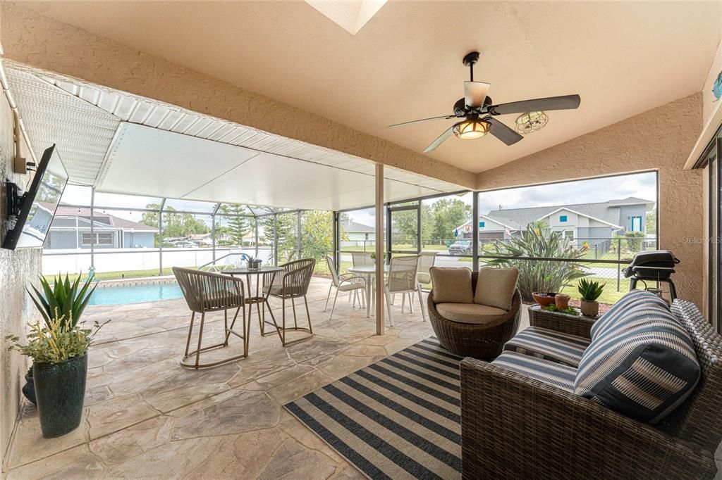 На продажу: $389,500 (3 спален, 2 ванн, 2037 Квадратных фут)