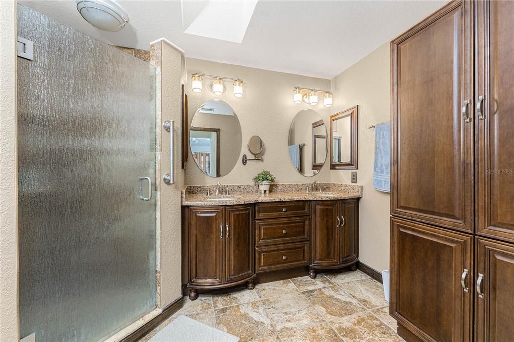 На продажу: $389,500 (3 спален, 2 ванн, 2037 Квадратных фут)