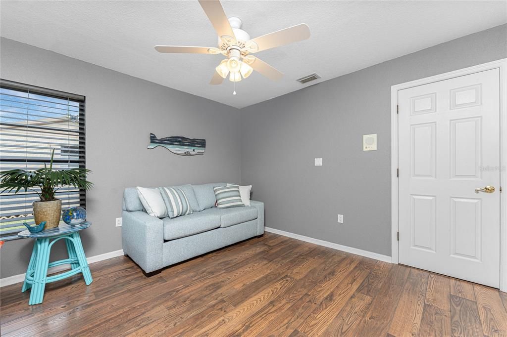 На продажу: $389,500 (3 спален, 2 ванн, 2037 Квадратных фут)