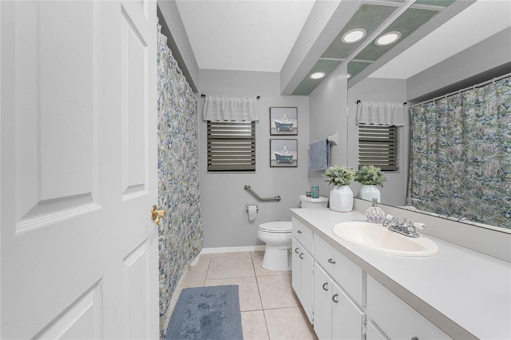 На продажу: $389,500 (3 спален, 2 ванн, 2037 Квадратных фут)