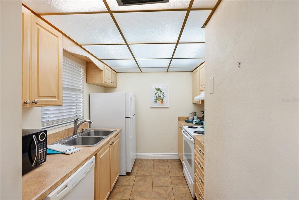 For Sale: $172,000 (1 beds, 1 baths, 775 Square Feet)