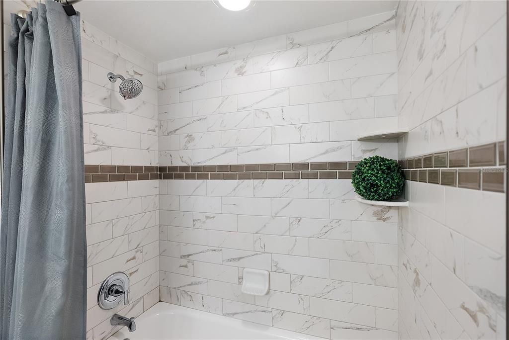 For Sale: $172,000 (1 beds, 1 baths, 775 Square Feet)