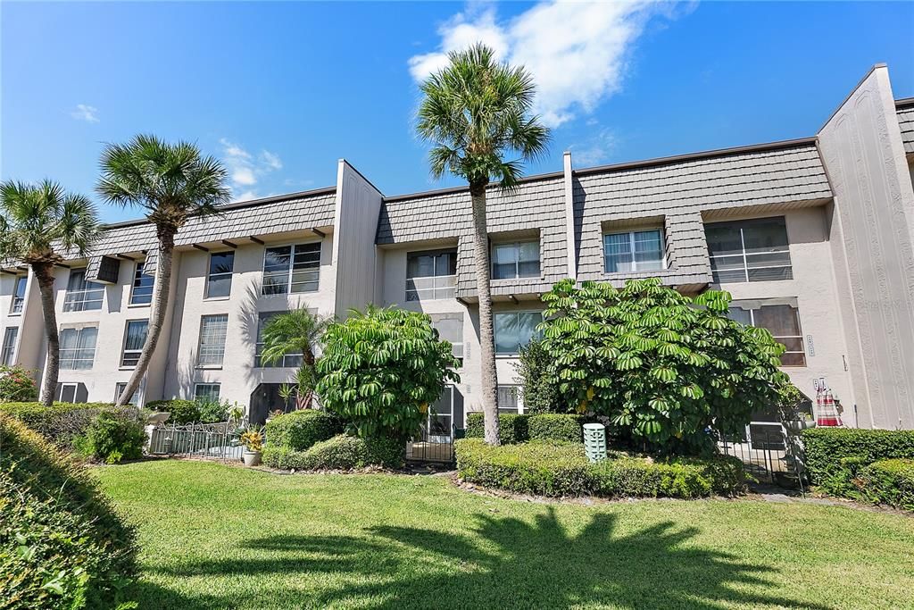 For Sale: $172,000 (1 beds, 1 baths, 775 Square Feet)