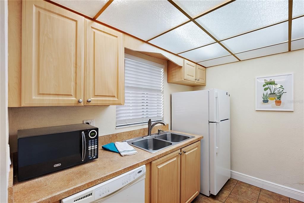 For Sale: $172,000 (1 beds, 1 baths, 775 Square Feet)