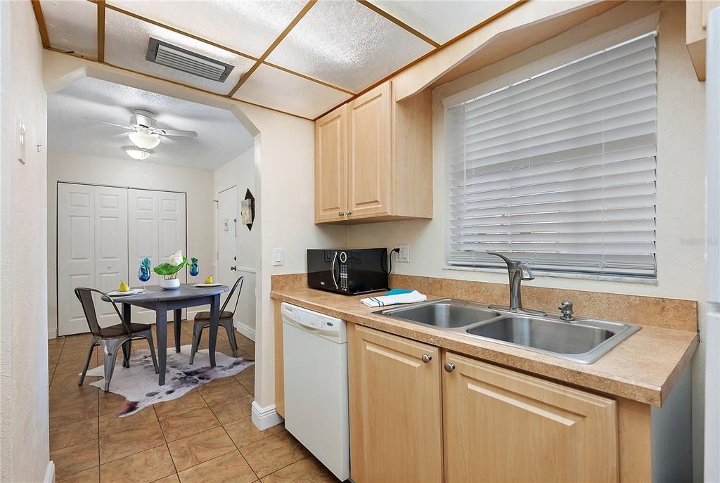 For Sale: $172,000 (1 beds, 1 baths, 775 Square Feet)