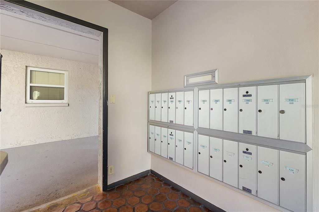 For Sale: $172,000 (1 beds, 1 baths, 775 Square Feet)