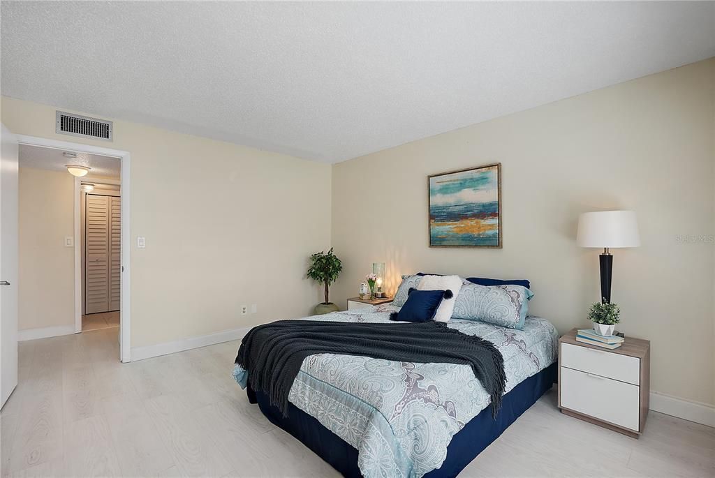 For Sale: $172,000 (1 beds, 1 baths, 775 Square Feet)