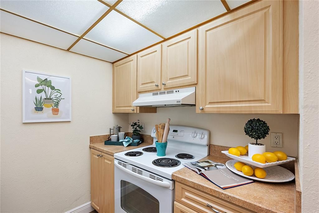 For Sale: $172,000 (1 beds, 1 baths, 775 Square Feet)