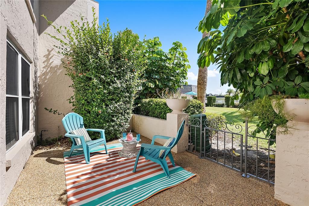 For Sale: $172,000 (1 beds, 1 baths, 775 Square Feet)