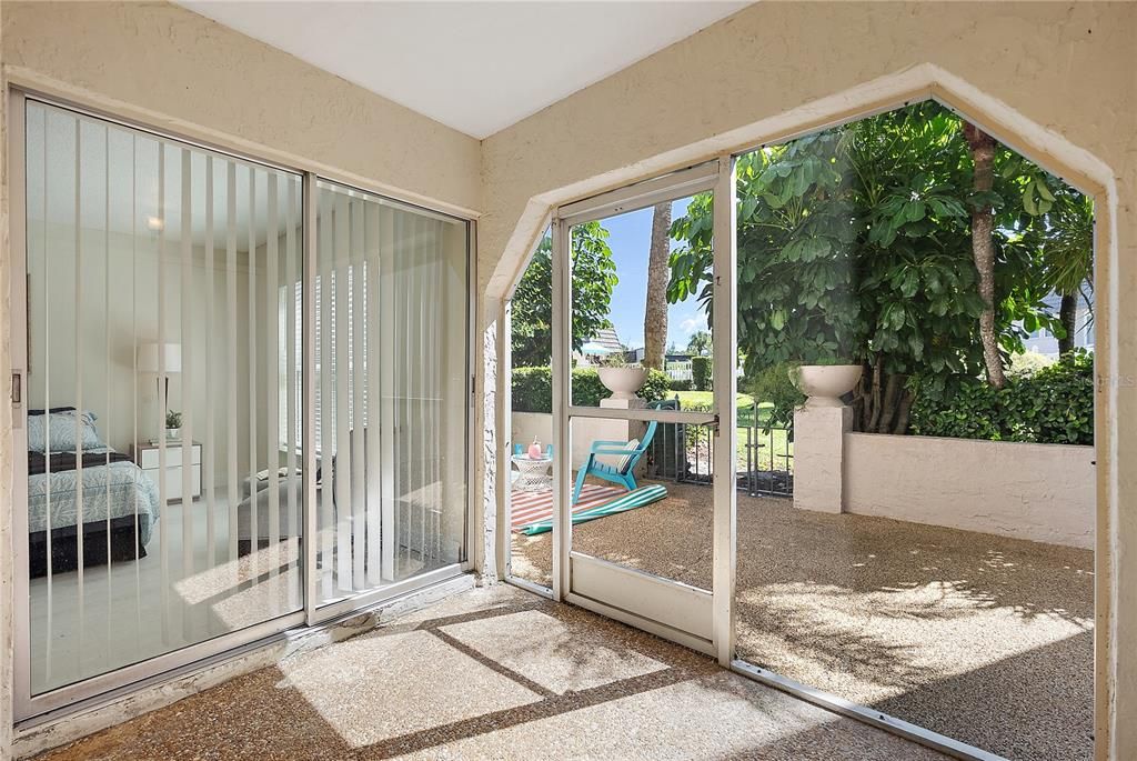 For Sale: $172,000 (1 beds, 1 baths, 775 Square Feet)