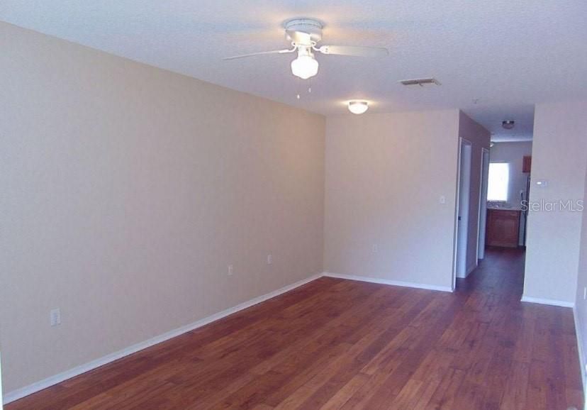 For Sale: $129,500 (2 beds, 2 baths, 920 Square Feet)