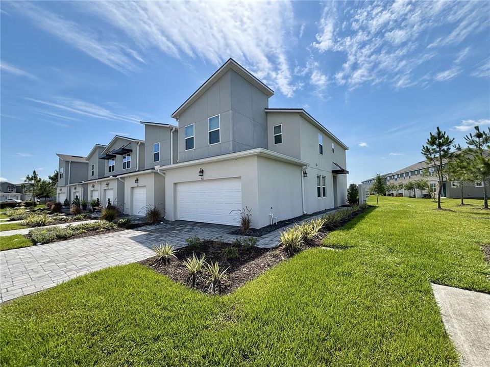 For Sale: $439,000 (3 beds, 2 baths, 1633 Square Feet)