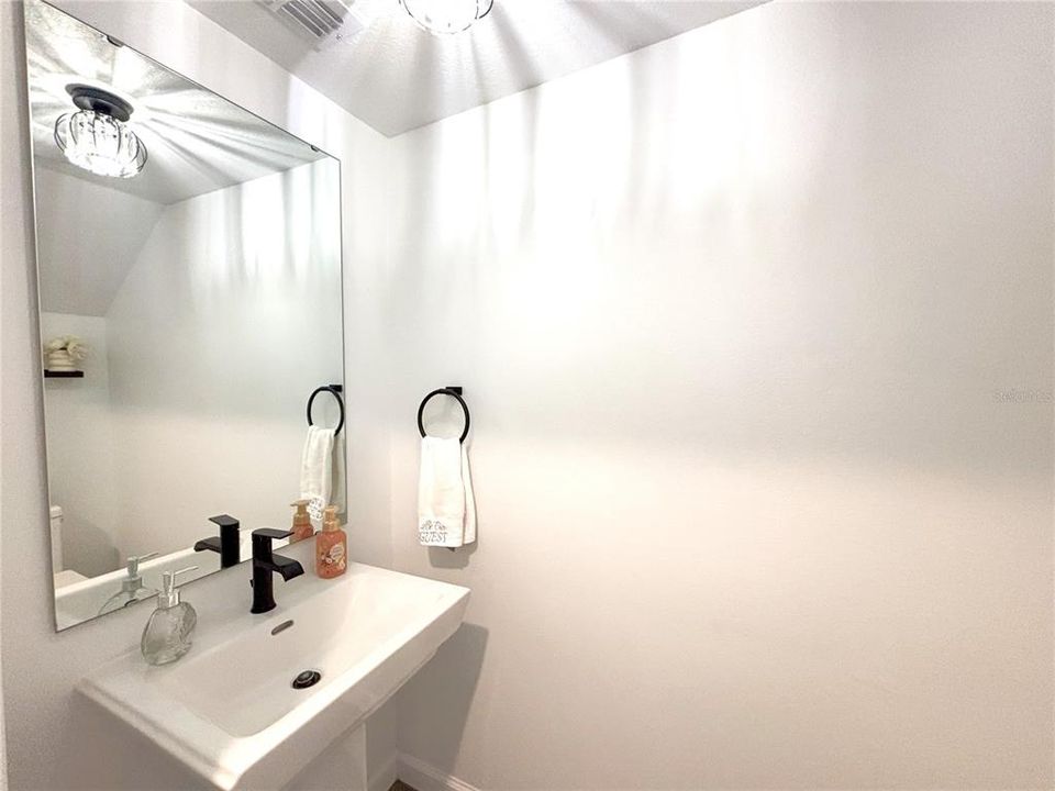 For Sale: $439,000 (3 beds, 2 baths, 1633 Square Feet)